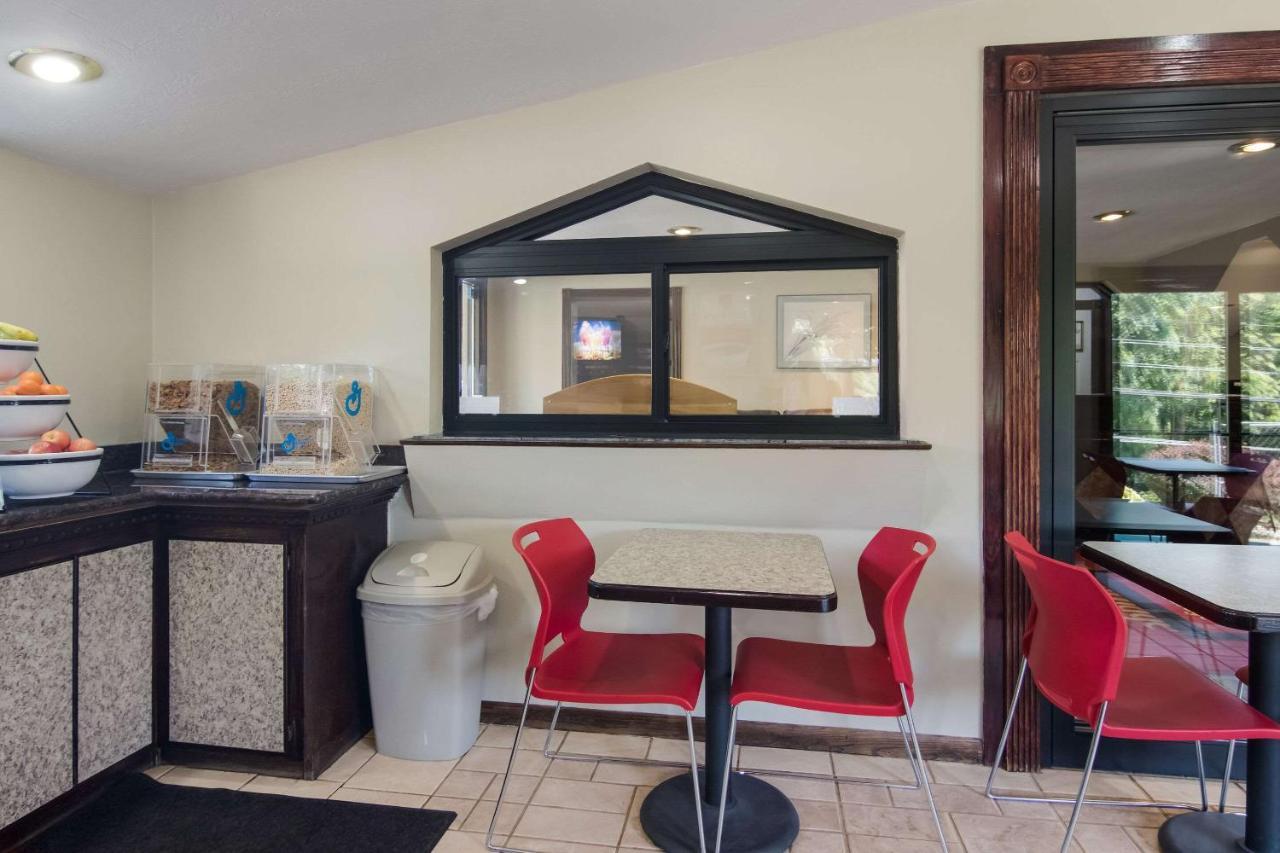 Econo Lodge Pittsburgh I-79 Exteriér fotografie